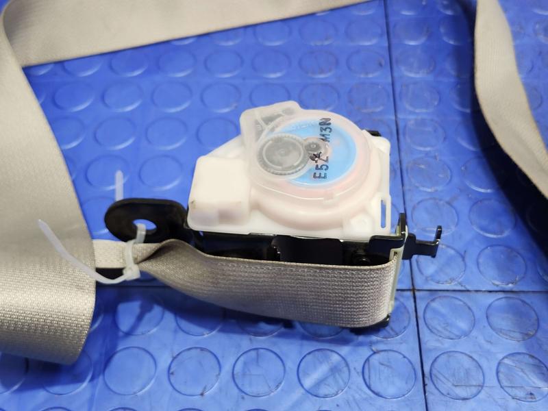 2016 Kia Sedona Rear Seat Belt