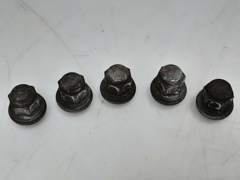 2009 Toyota RAV4 Lug Nuts