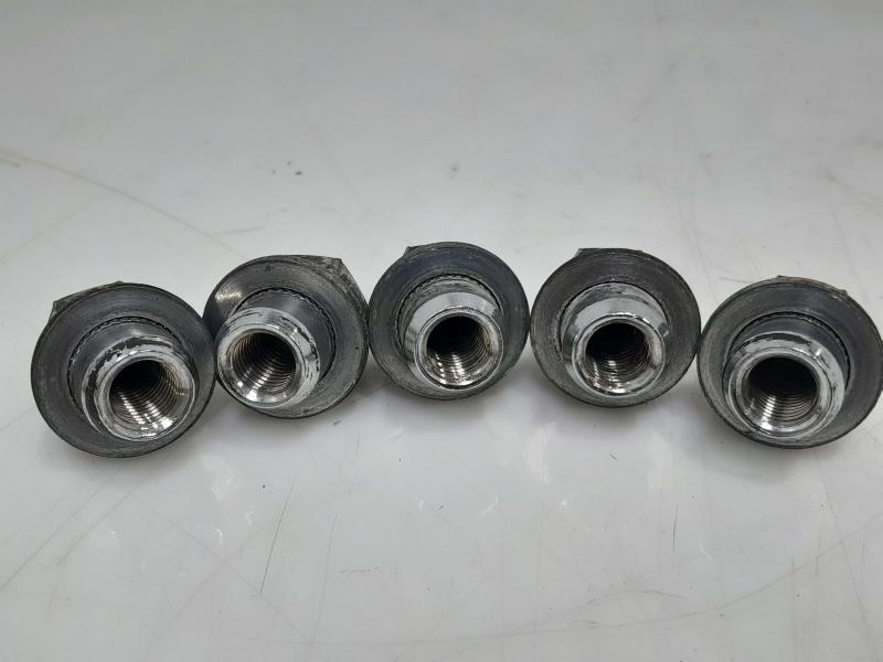 2009 Toyota RAV4 Lug Nuts