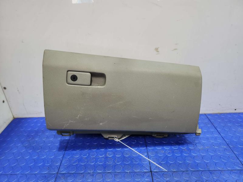 2016 Kia Sedona Glove Box