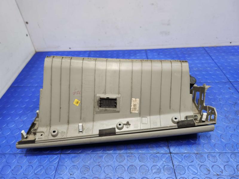 2016 Kia Sedona Glove Box