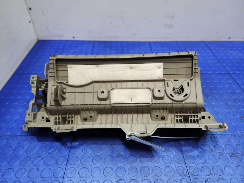 2016 Kia Sedona Glove Box