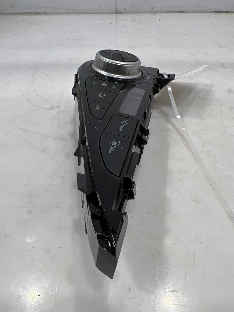 2016 Toyota Prius Heater A/C Control