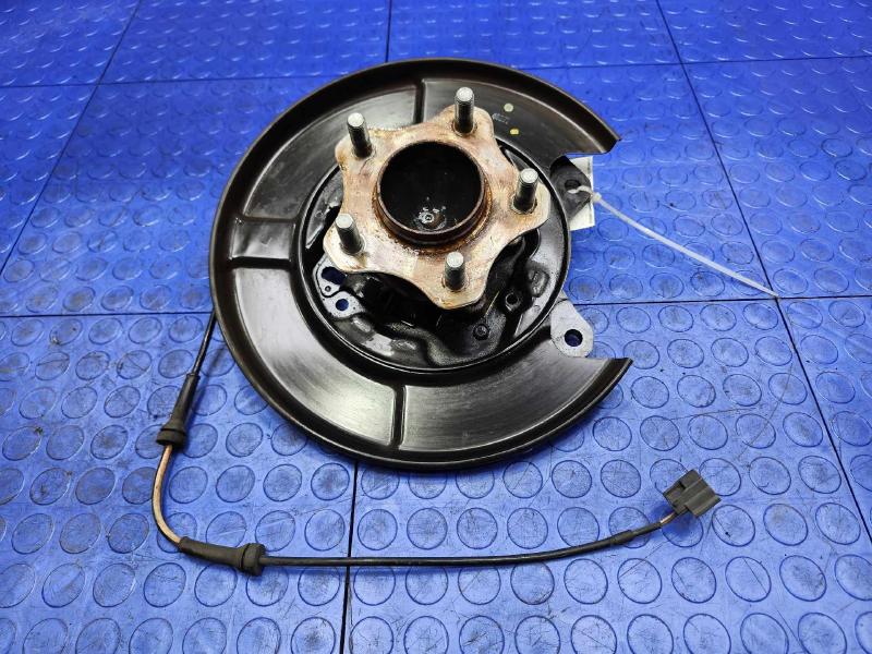 2015 Nissan Leaf Hub
