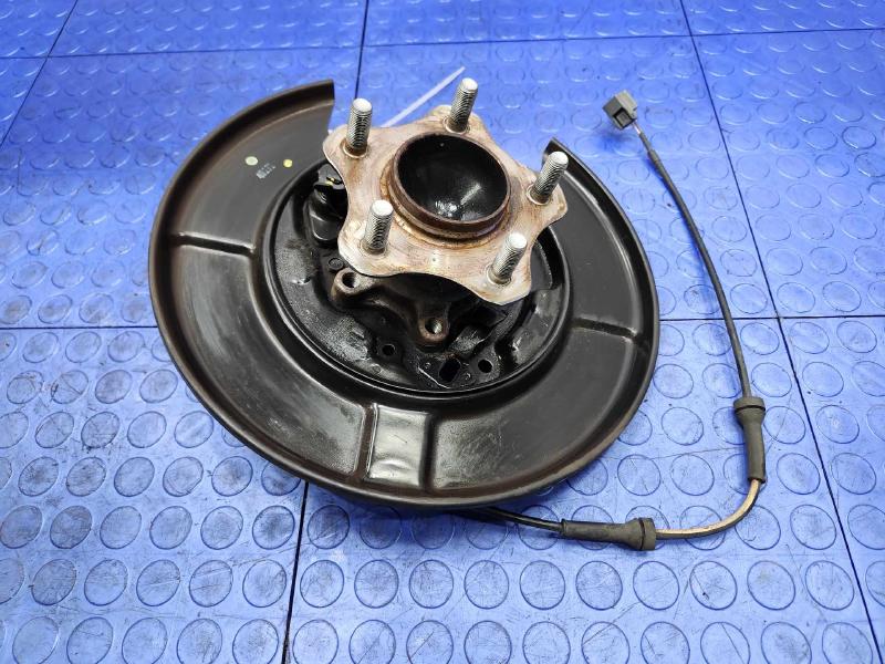 2015 Nissan Leaf Hub
