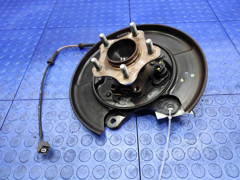 2015 Nissan Leaf Hub