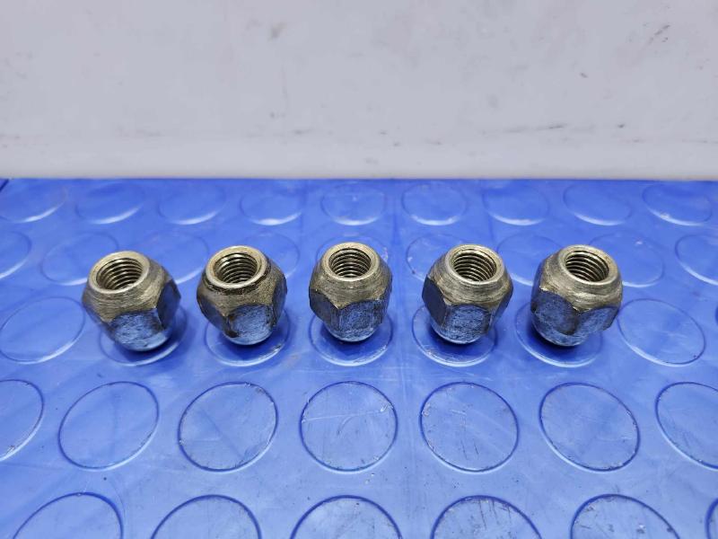 2013 Hyundai Santa Fe Lug Nuts