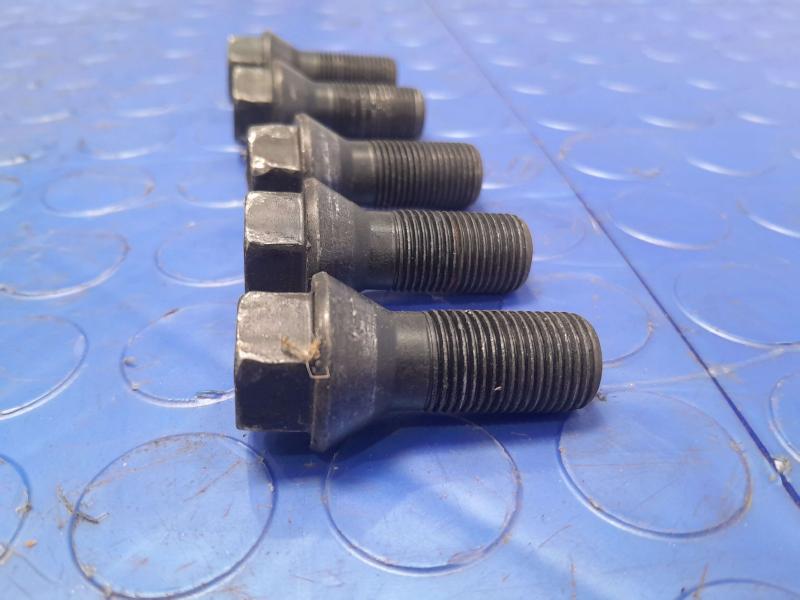 2018 BMW 740I Lug Nuts