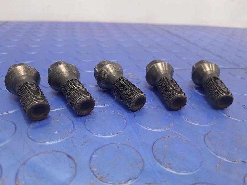 2018 BMW 740I Lug Nuts