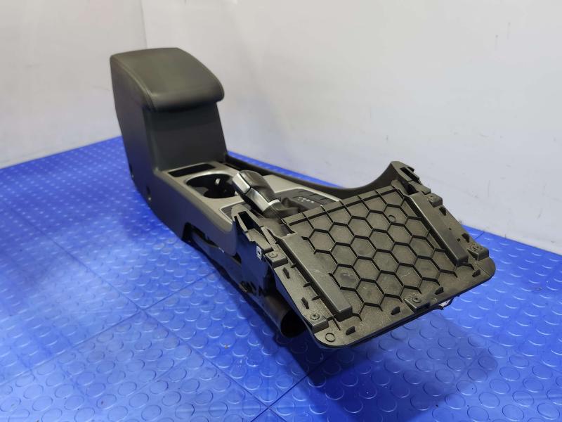 2020 Volkswagen Passat Front Console