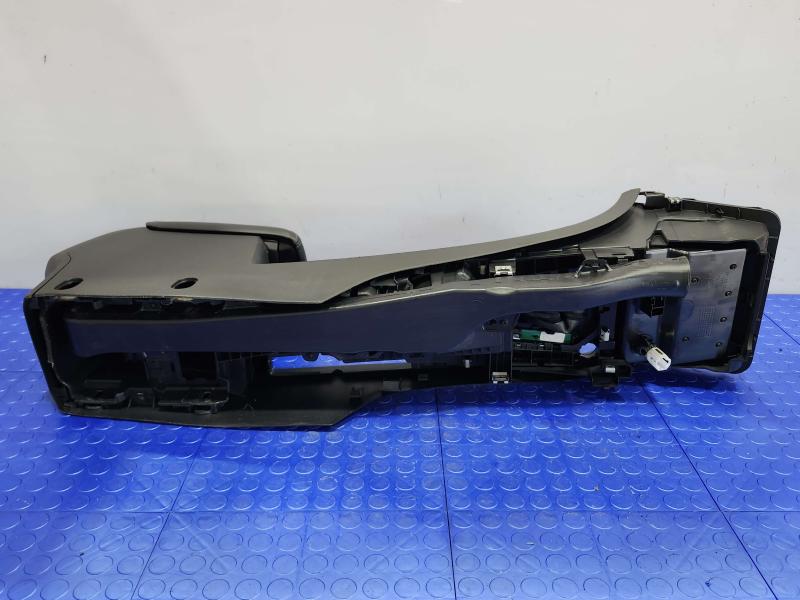 2020 Volkswagen Passat Front Console