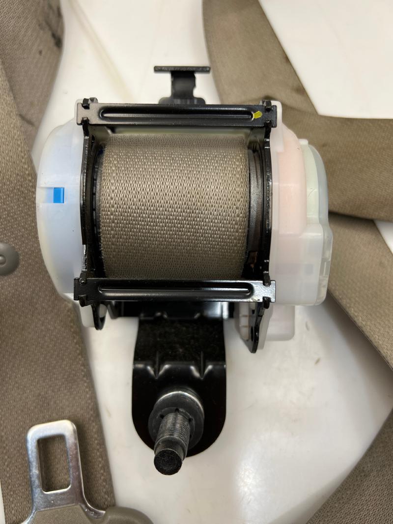 2016 Kia Sedona Rear Seat Belt