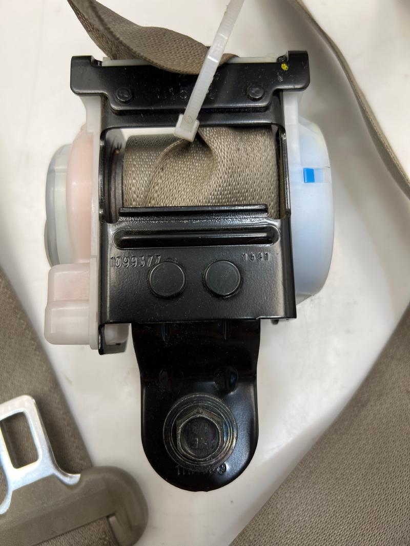 2016 Kia Sedona Rear Seat Belt