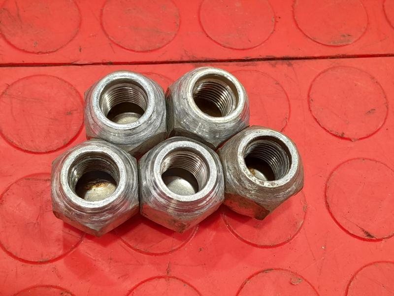 2018 Nissan Rogue Sport Lug Nuts