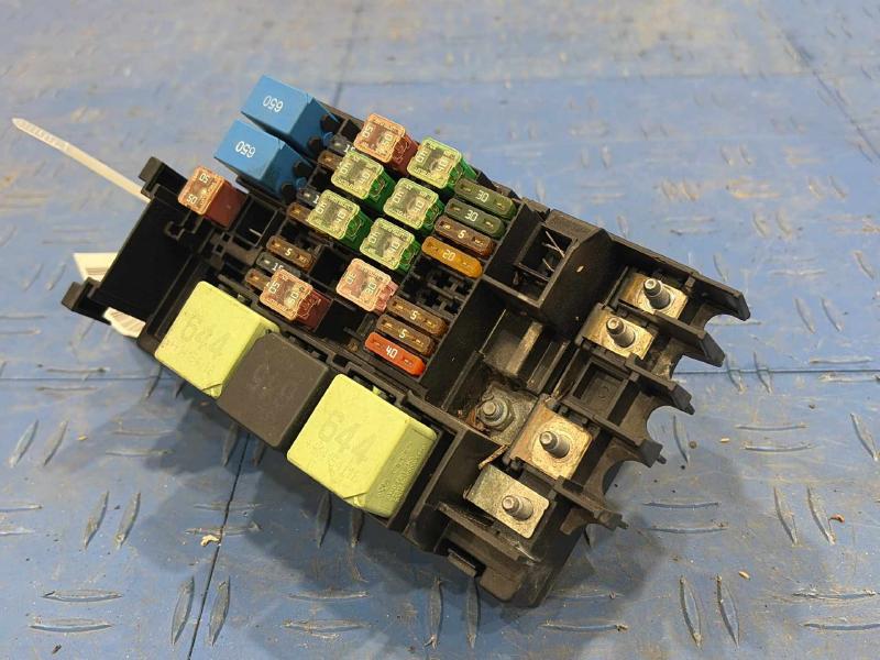 2015 Volkswagen Passat Engine Fuse Box