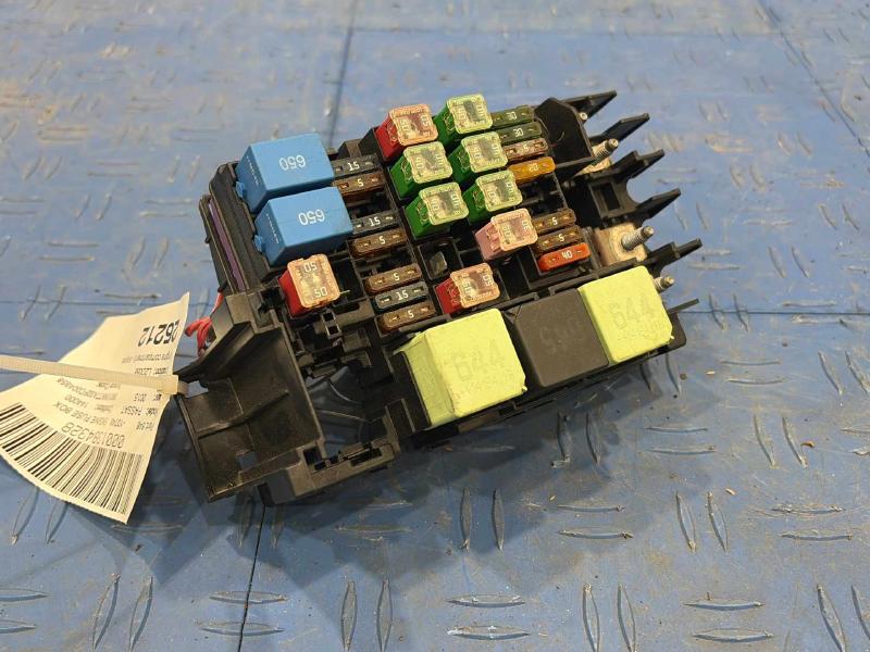 2015 Volkswagen Passat Engine Fuse Box