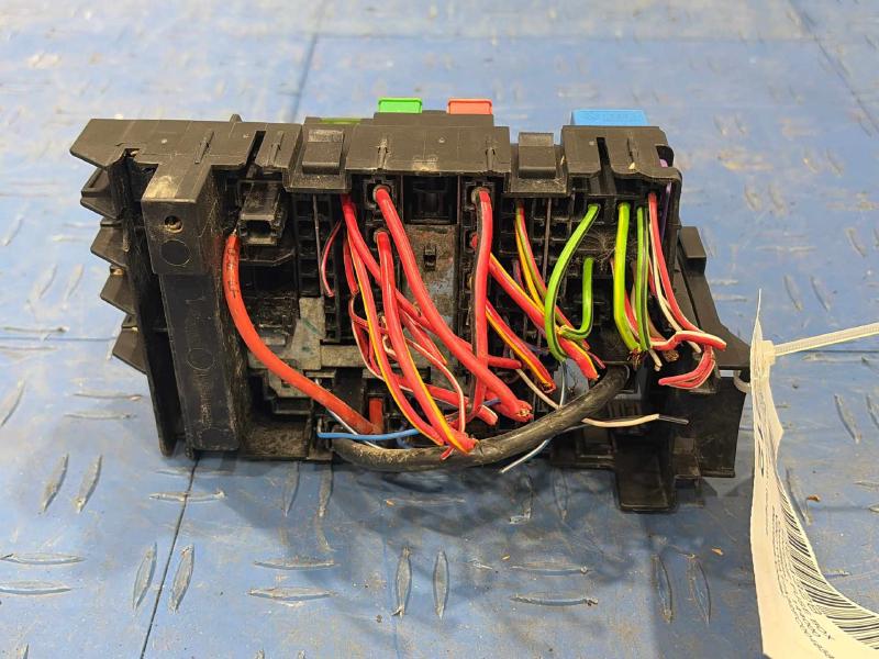 2015 Volkswagen Passat Engine Fuse Box