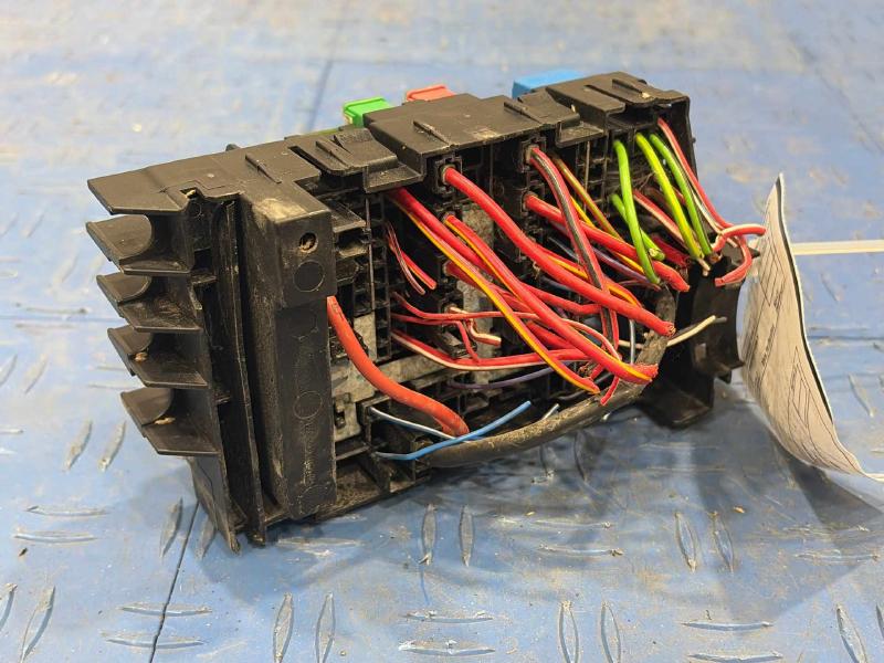 2015 Volkswagen Passat Engine Fuse Box