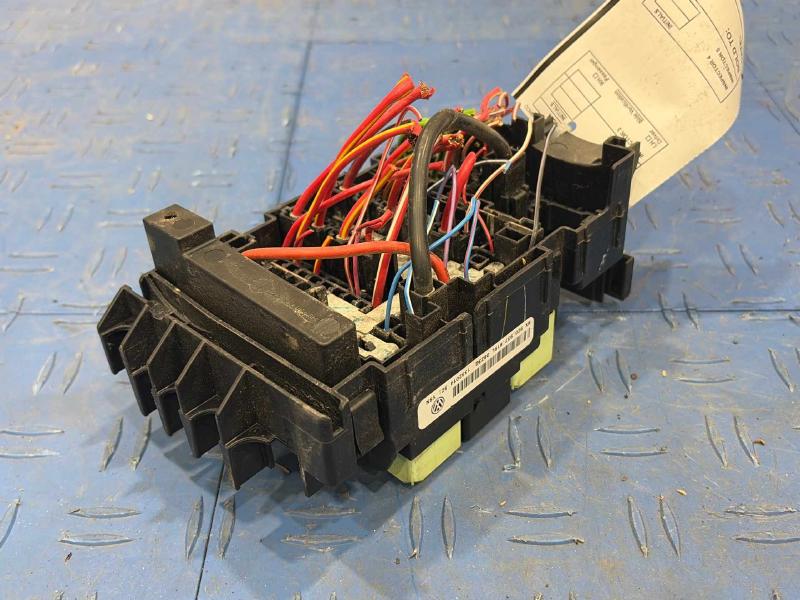 2015 Volkswagen Passat Engine Fuse Box