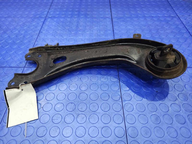 2014 Hyundai Santa Fe Lower Control Arm Rr