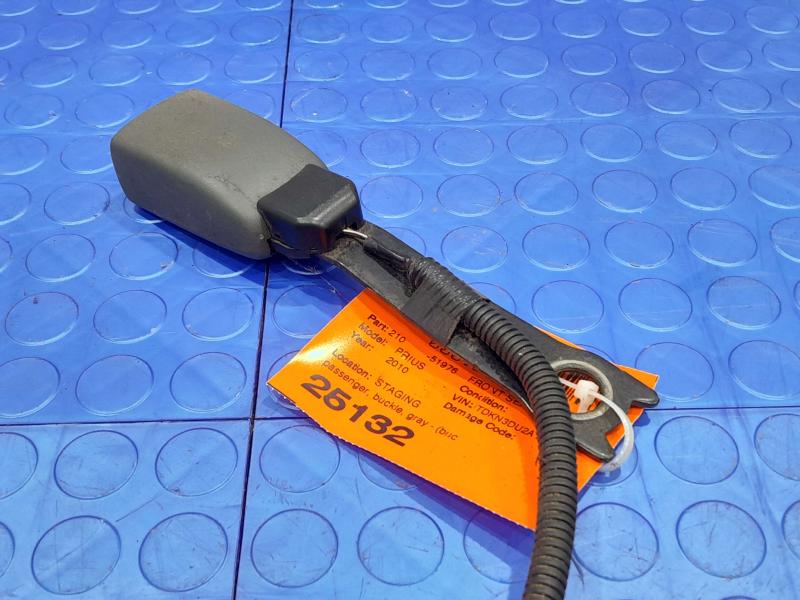 2010 Toyota Prius Front Seat Belt