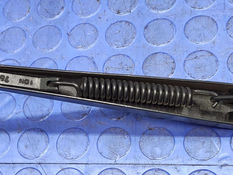 2010 Dodge Challenger Wiper Arm