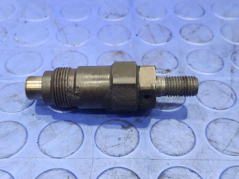 1988-1993 Isuzu NPR 3.9L Diesel OEM Fuel Injector Genuine Factory Original Part