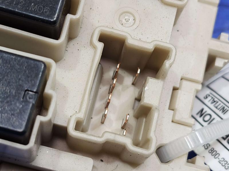 2016 Nissan Rogue Cabin Fuse Box