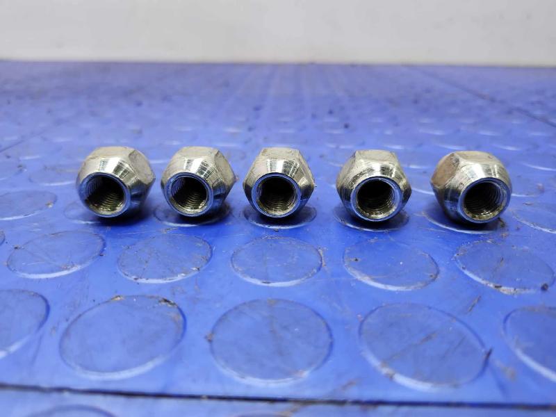 2016 Hyundai Tucson Lug Nuts