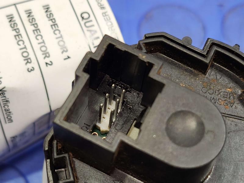 2010 Ford F-150 Headlight Switch (Dash Mtd)