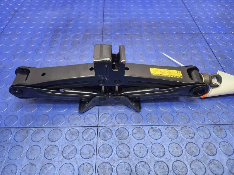 2013 Lexus GS 350 Jack Assembly