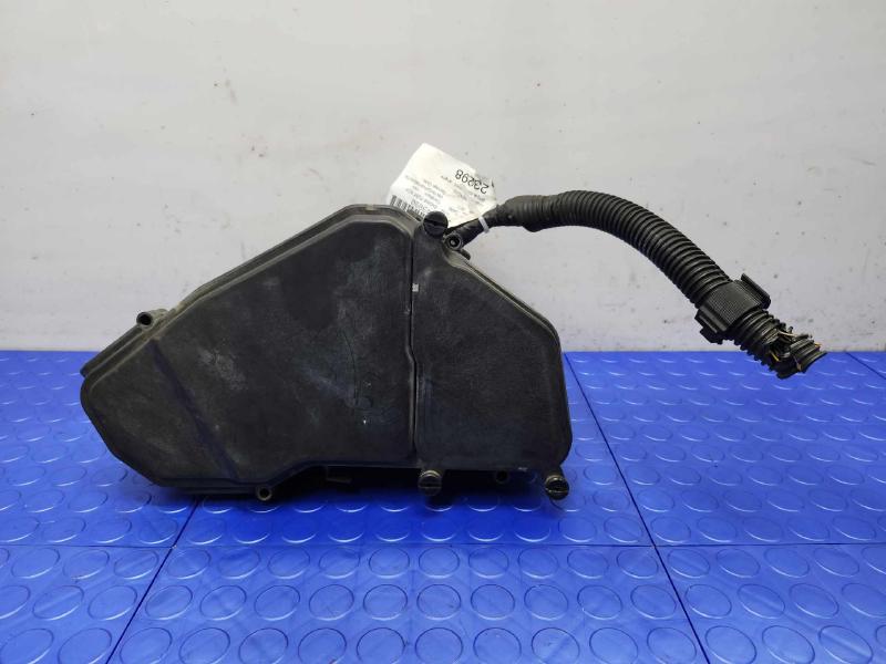 2011 Volkswagen Touareg Engine Fuse Box