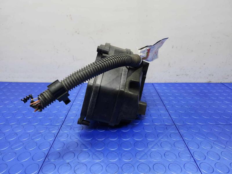 2011 Volkswagen Touareg Engine Fuse Box