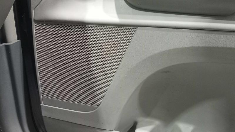 2009 Volkswagen Routan Front Door Trim Panel