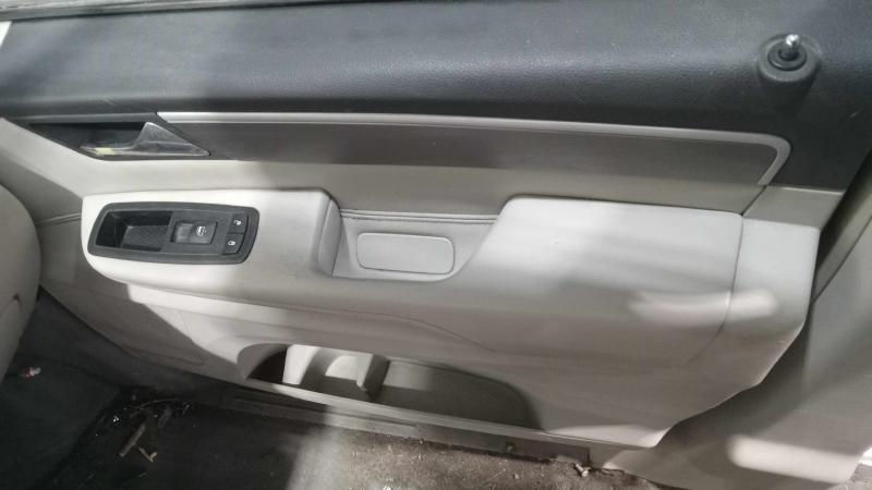 2009 Volkswagen Routan Front Door Trim Panel