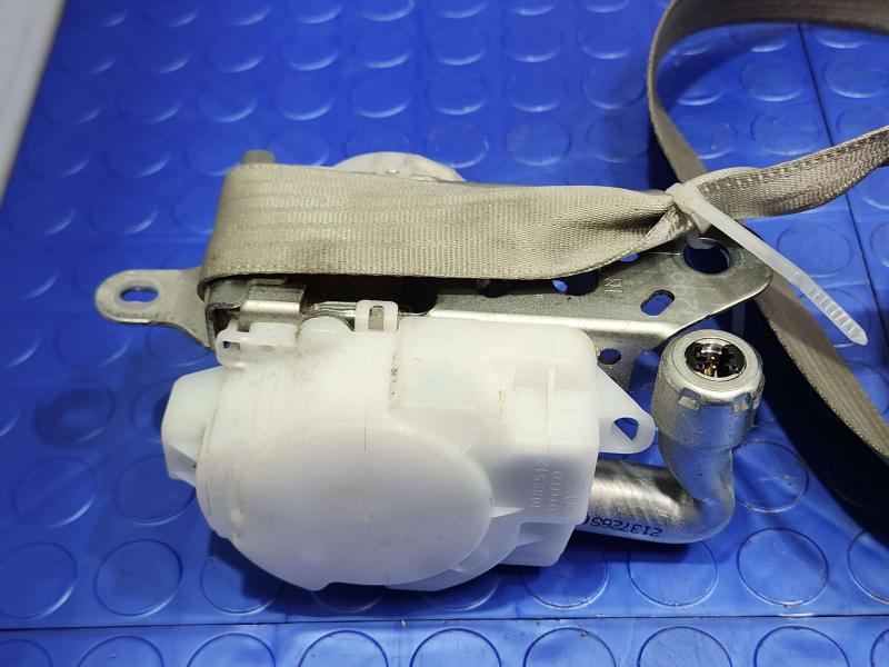 2013 Toyota Prius Front Seat Belt