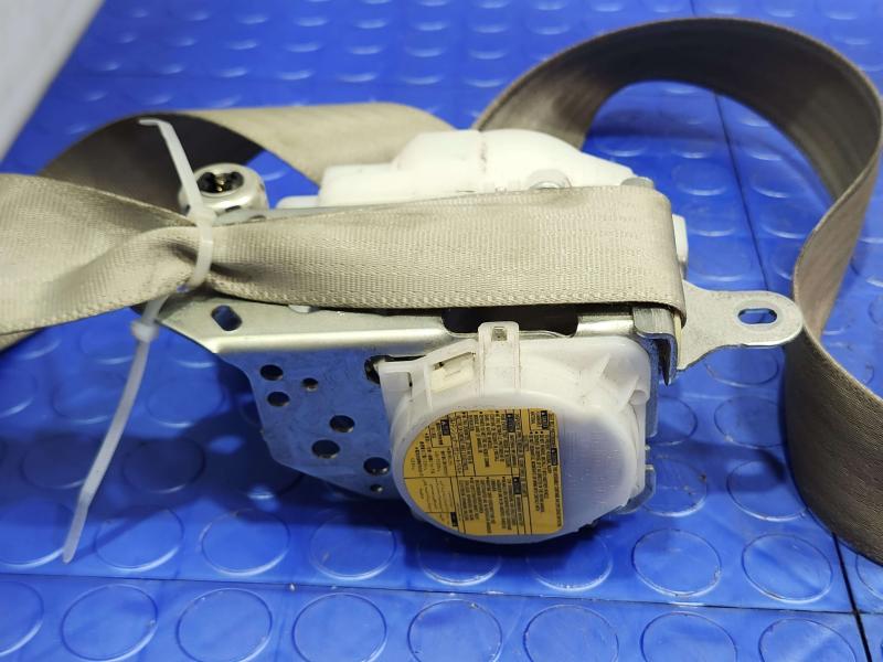 2013 Toyota Prius Front Seat Belt