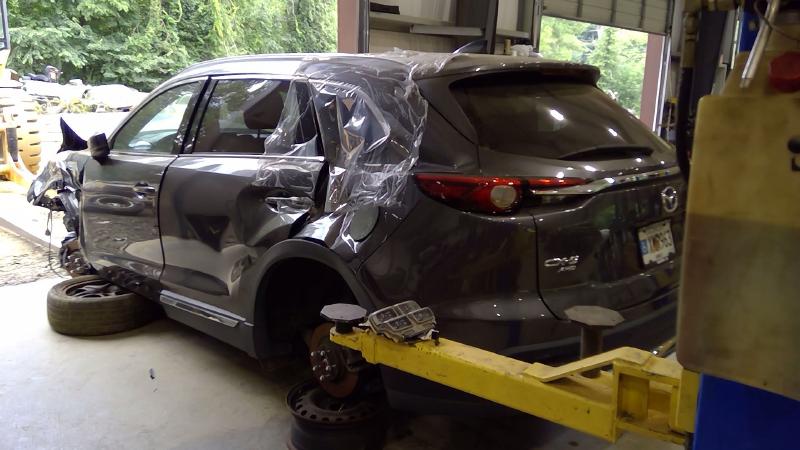 2016 Mazda CX-9 Front Door Regulator