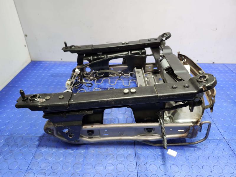 2014 Nissan Maxima Seat Track