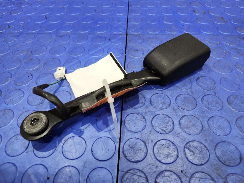 2013 Nissan Pathfinder Front Seat Belt
