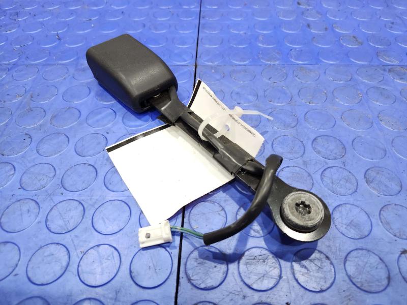 2013 Nissan Pathfinder Front Seat Belt