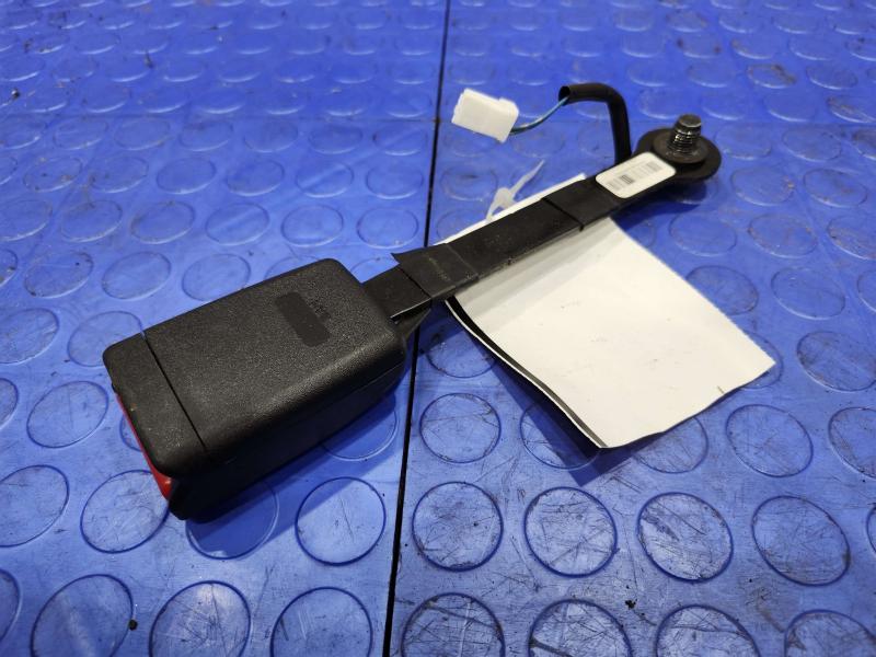 2013 Nissan Pathfinder Front Seat Belt