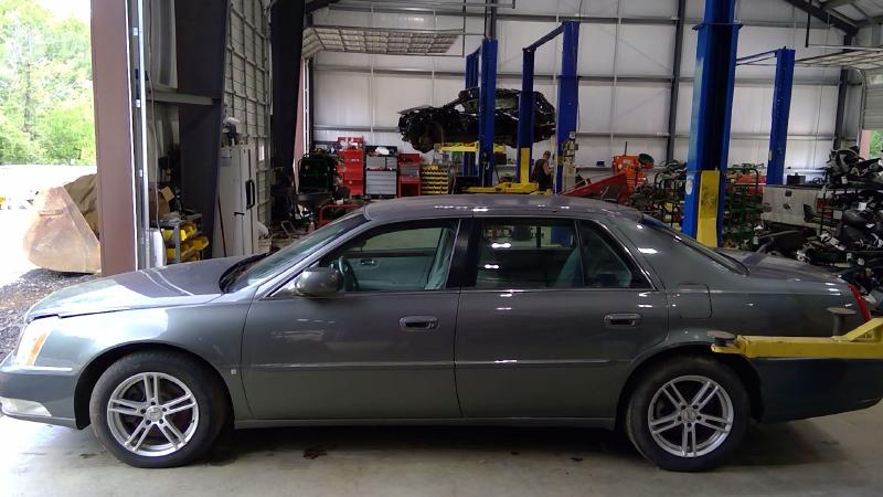 2007 Cadillac DTS Center Pillar