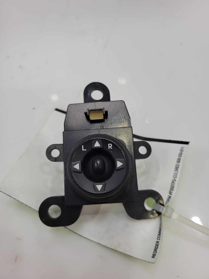 2012 - 2017 Hyundai Veloster Power Door Mirror Switch OEM 935302V010