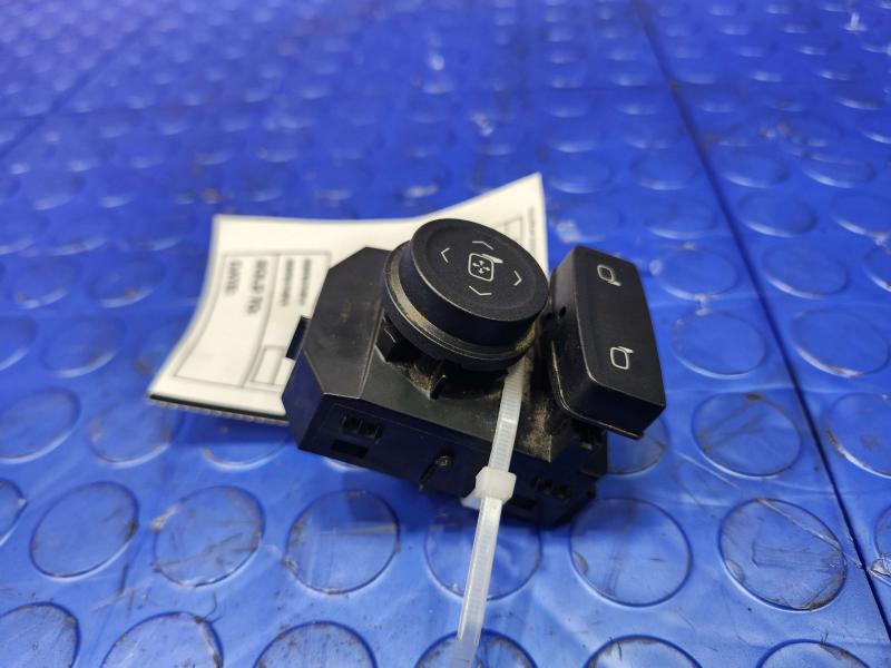 2019 Chevrolet Silverado 3500 Door Switch Front