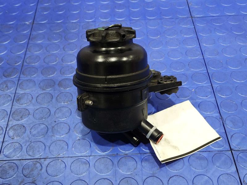 2008 BMW 128i Power Steering Reservoir
