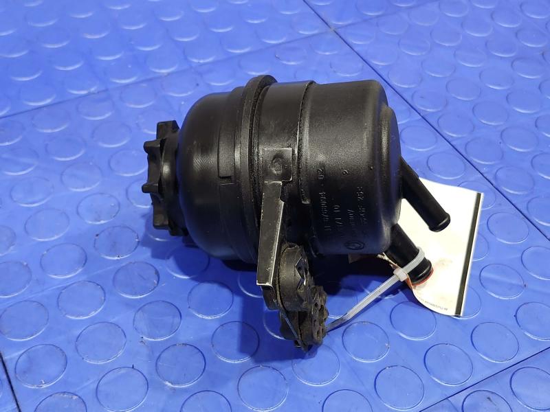 2008 BMW 128i Power Steering Reservoir