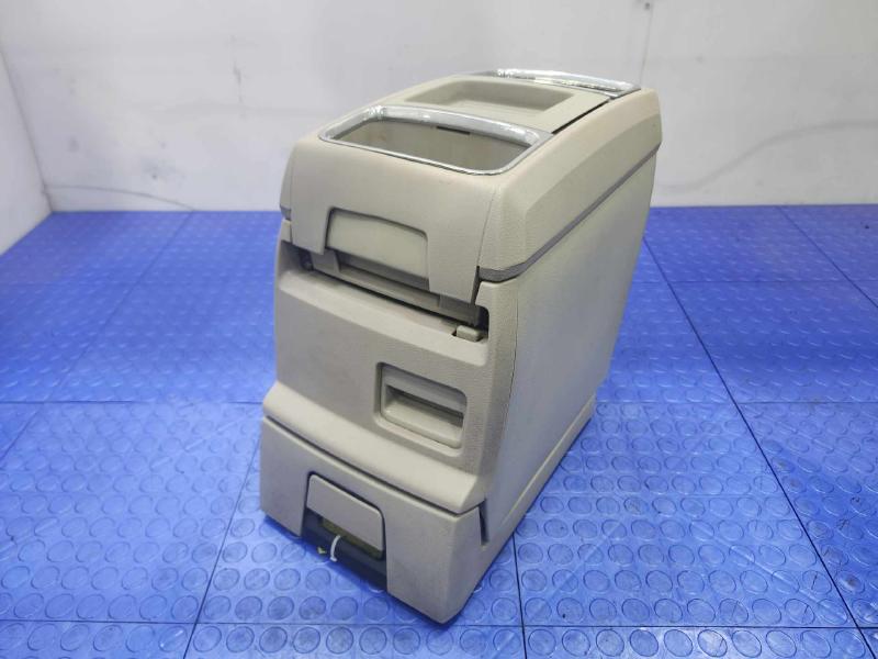 2009 Volkswagen Routan Front Console