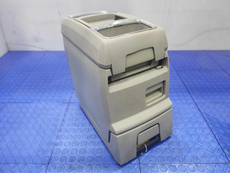 2009 Volkswagen Routan Front Console