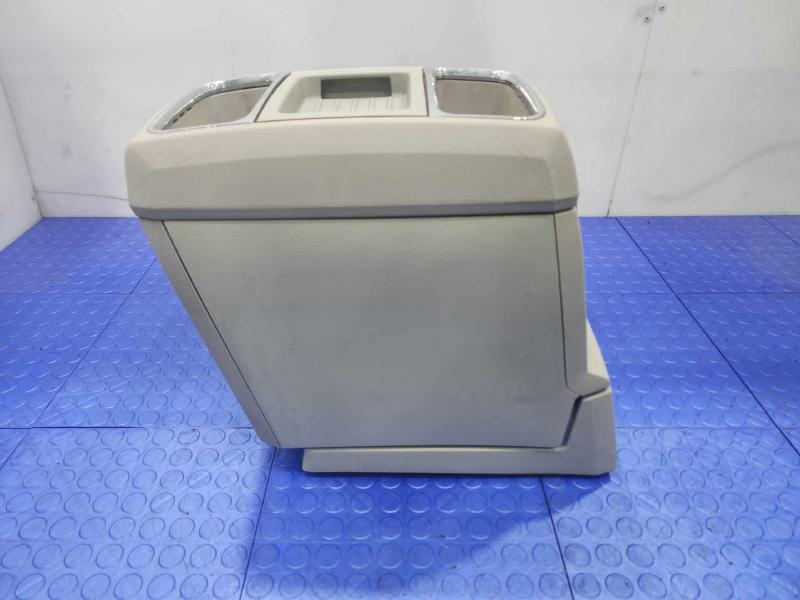 2009 Volkswagen Routan Front Console